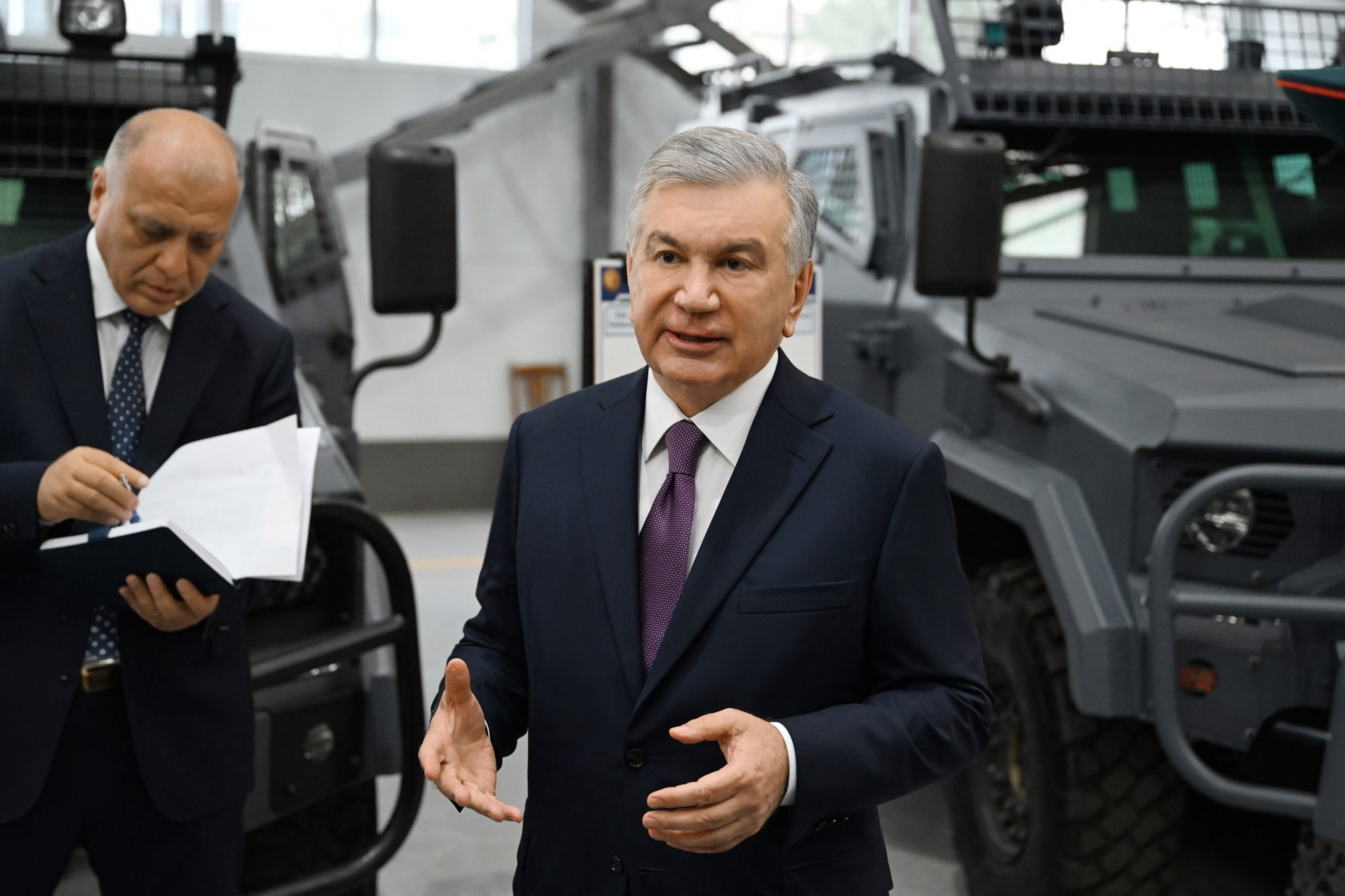 Мирзиёев посетил завод спецтехники в Нурафшане: $50 млн инвестиций и бренд KRANTAS