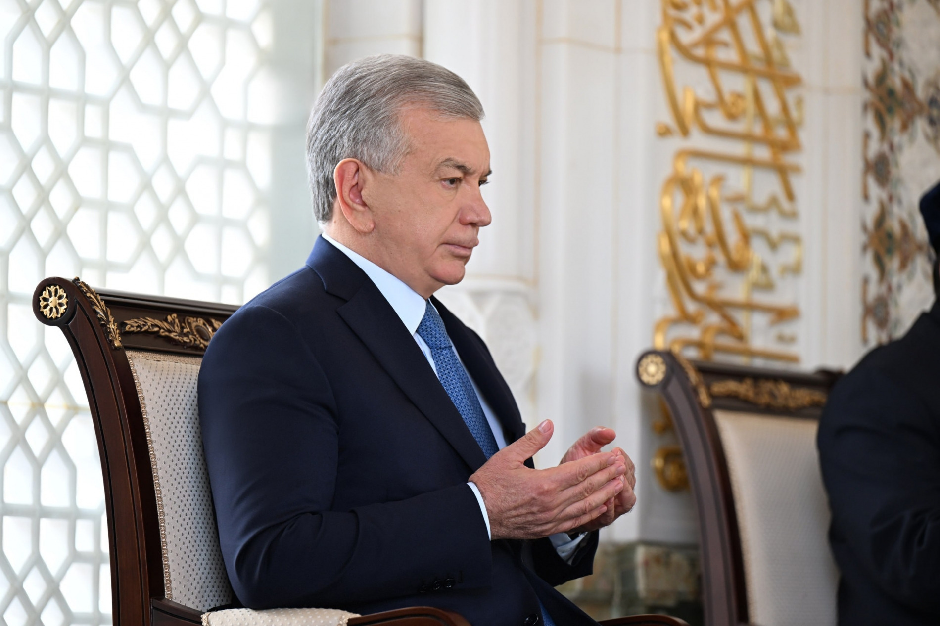 Мирзиёев возложил цветы к могиле Ислама Каримова в Самарканде