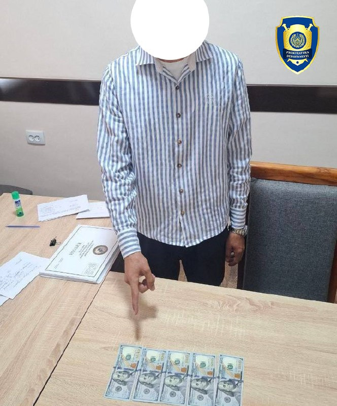 В Бухарской области врач задержан при получении $500 за поддельную медсправку